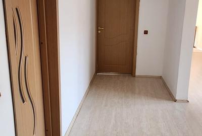 Casă individuală cu 8 camere cu Canalizare în Central - 24