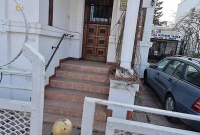 Spațiu comercial, de 300 mp, în Central - 1