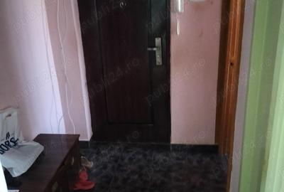 Apartament cu 3 camere semidecomandat în Central - 1