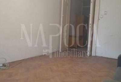 Garsonieră decomandată în Central - 2