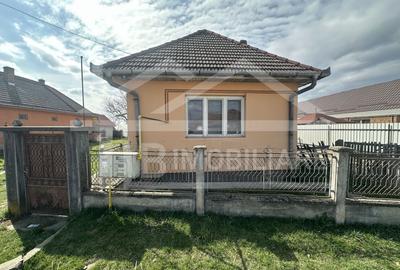 Casă individuală cu 4 camere cu Canalizare în Sântana de Mureș - 1