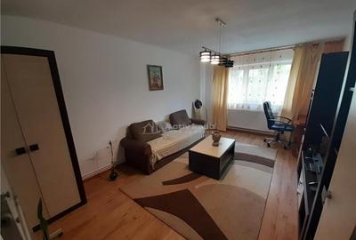 Apartament cu 2 camere decomandat în Micro IV - 8