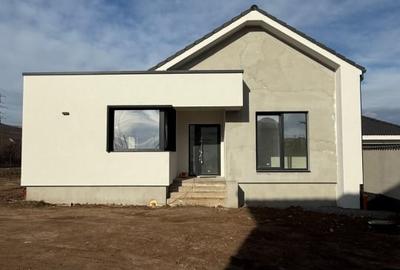 Casă individuală cu 4 camere cu Teren 376 Mp în Micești - 1