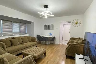 Apartament cu 3 camere semidecomandat în Colentina