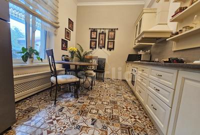 Casă individuală cu 6 camere cu Canalizare în Central - 6