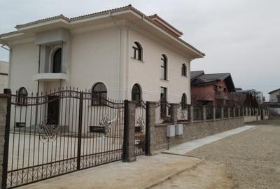 Casă individuală cu 9 camere cu Canalizare în Sisești - 1