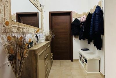 Apartament cu 3 camere, mobilat în Aradului