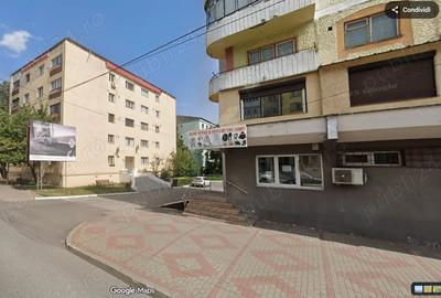 Vanzare apartament 2 camere, 2 bai, bucatarie, boxa, parter ideal locuin?a sau cabinet, Roman - 1