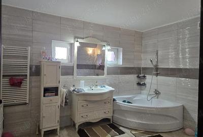 Casă cu 6 camere în Central - 1