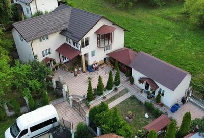 Casa 4 camere, anexe, recent renovata, foisor, teren 781mp, Izvoru, DB - 1