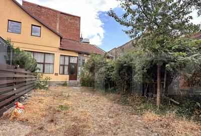 Casa de vanzare, cu 4 camere, demisol 122 mp, zona ultracent - 9