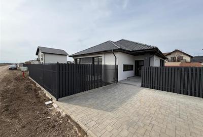 Casă individuală cu 4 camere cu Teren 465 Mp în Sânpetru