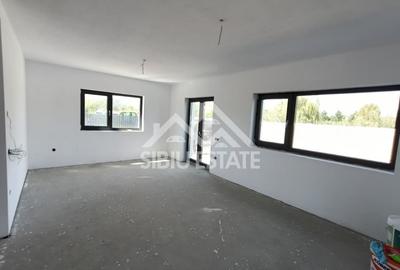 Casa individuala de vanzare - Cristian, zona linistita - 8