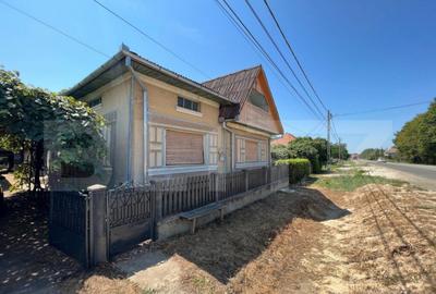 Casa in Pomi cu acoperis nou, Jud. Satu Mare - 1
