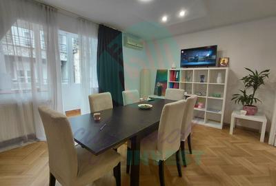 Apartament cu 4 camere semidecomandat în P-ța Sfântul Ștefan