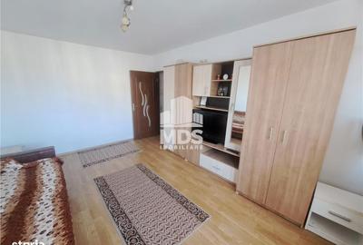 Garsonieră decomandată în Girocului