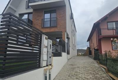 Duplex cu 6 camere cu Canalizare în Dâmbul Rotund