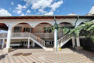 Casă cu 8 camere cu Teren 2235 Mp în Central - 5