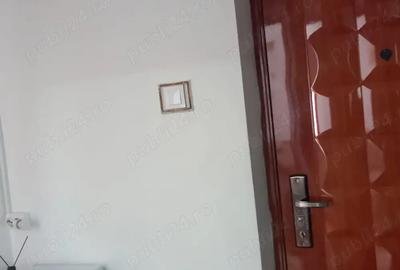 Vand apartament cu 3 camere - 1