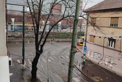 Pia?a 700 - apartament 3 camere - 1