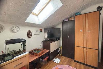 Vand apartament 2 camere mansarda - 1