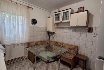 3 CAMERE DECOMANDAT- ETAJ 3- CENTRALA GAZE -BLOC 1981- LOC PARCARE - 33