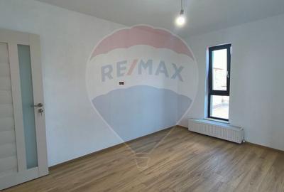 Casă cu 4 camere cu Teren 321 Mp în Port - 13