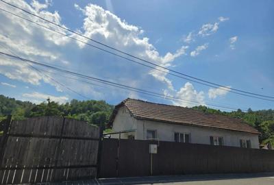 Casă cu 2 camere în Petros