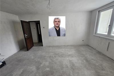 Apartament cu 2 camere semidecomandat în Micro I - 1