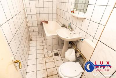 Spațiu comercial, de 73 mp, în Central - 6
