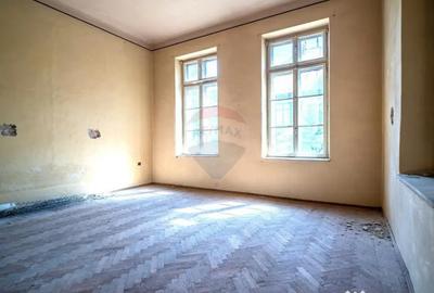 Casă cu 7 camere cu Canalizare în Central - 14