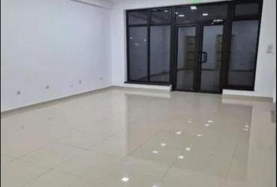 Spațiu comercial, de 51 mp, în Central - 8