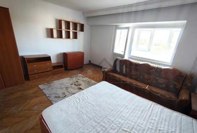 Garsonieră decomandată, mobilată în Cug