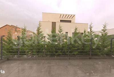 Casă cu 6 camere cu Garaj în Central - 19