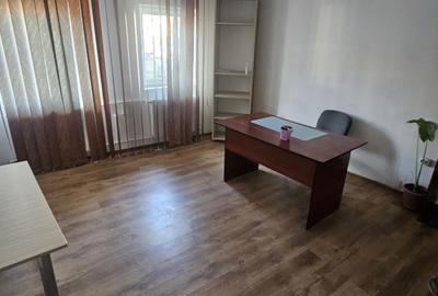 Spațiu comercial, de 25 mp, în Central - 3