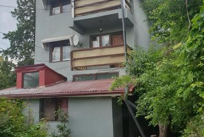 Casă cu 8 camere cu Teren 172 Mp în Centru Civic - 2