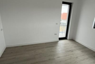 Casă cu 4 camere cu Teren 250 Mp în Central - 9