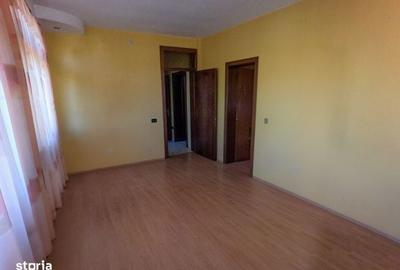 Spațiu comercial, de 550 mp, în Central - 4