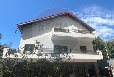 Casă cu 7 camere în Băneasa