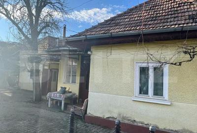Casa tradi?ionala de vanzare, 3 camere, 77 mp, cu teren de 852 m2, zona Unirii - 2