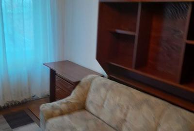 Apartament cu 3 camere semidecomandat în Central - 1