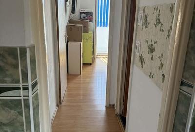 Apartament cu 2 camere decomandat în Tractorul