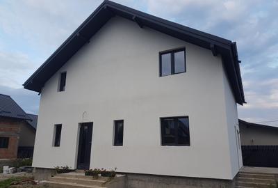 Casa noua, P+E, 5 camere, 2 bai, terasa, teren 400mp, in Lilieci, strada Rozelor - 25