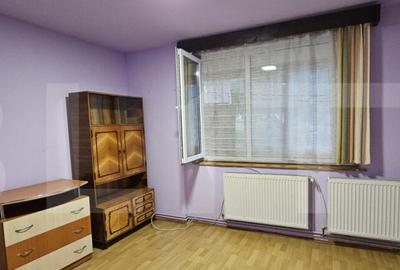 Apartament cu 2 camere semidecomandat, mobilat în Simeria