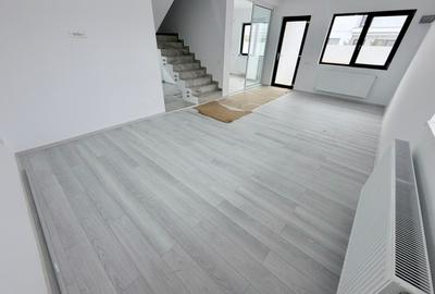 Duplex cu 7 camere cu Canalizare în Sud - 22