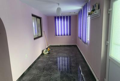 Casă cu 4 camere în Central - 3