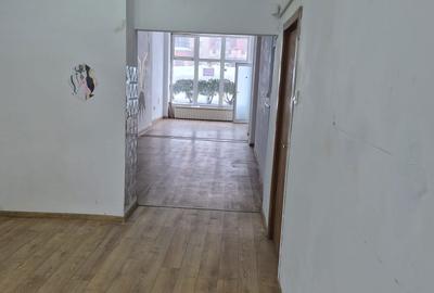 Spațiu comercial, de 98 mp, în Central - 1
