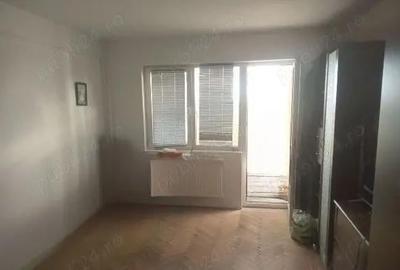 Apartament cu 3 camere semidecomandat în Războieni - 1