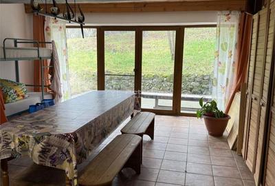 Casă cu 10 camere cu Teren 300 Mp în Schei - 4