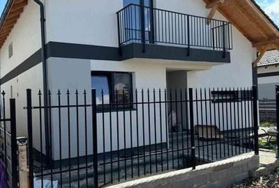 Casă cu 4 camere cu Teren 140 Mp în Central - 1